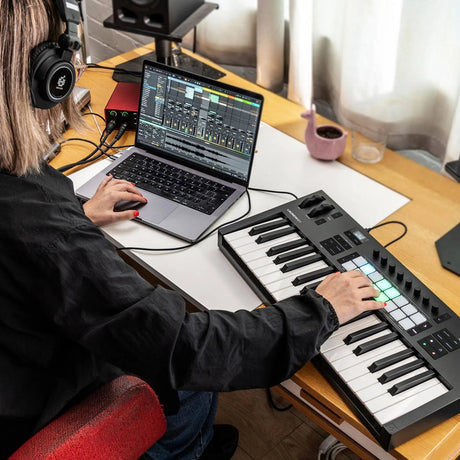 Novation Launchkey 37 MK4