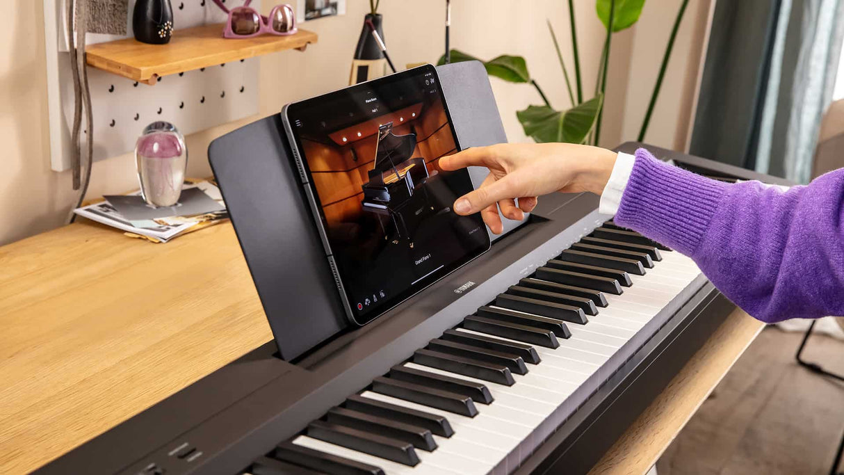 YAMAHA P-145BT Black