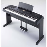 Yamaha DGX670 con supporto e pedaliera